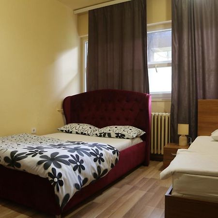 Moon Hostel Pristina Kültér fotó