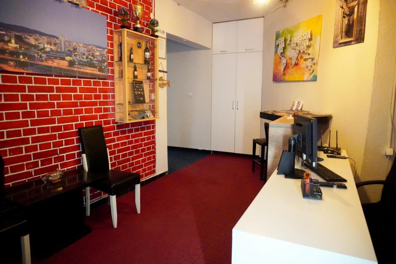 Moon Hostel Pristina Kültér fotó