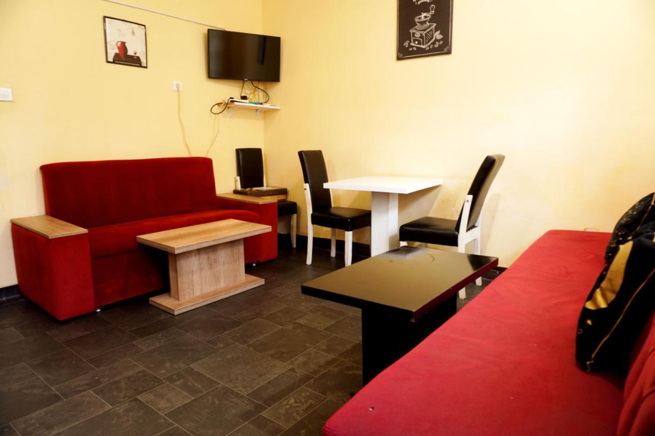 Moon Hostel Pristina Kültér fotó
