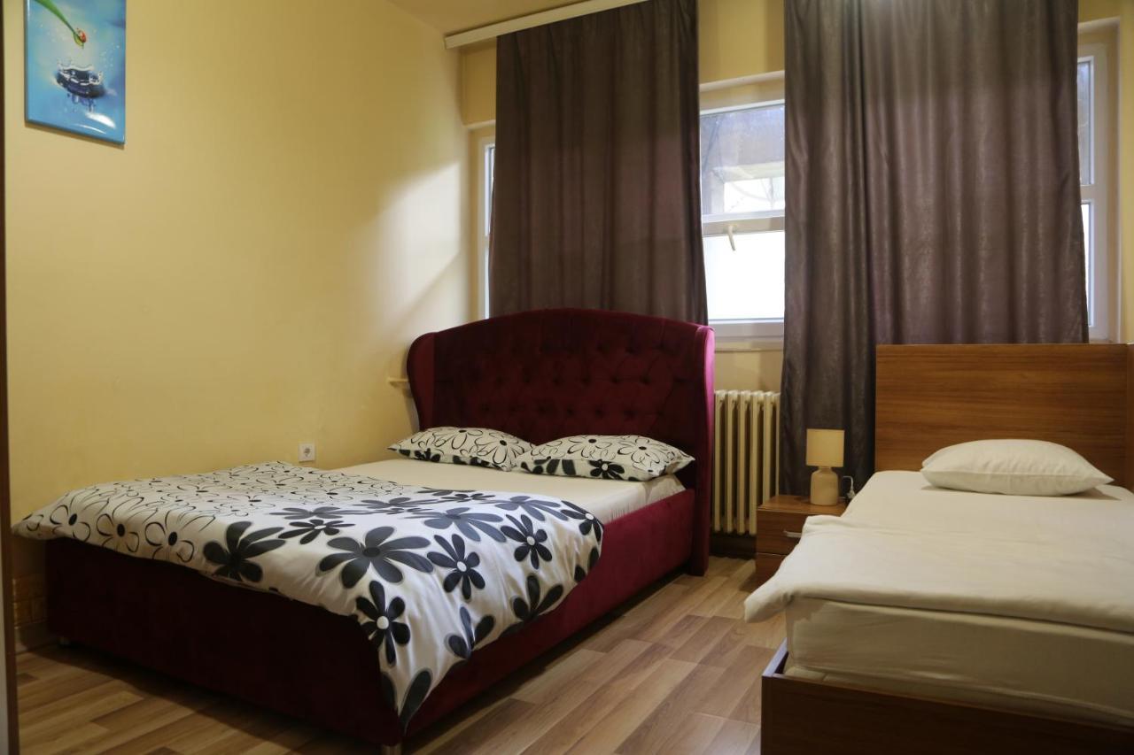 Moon Hostel Pristina Kültér fotó