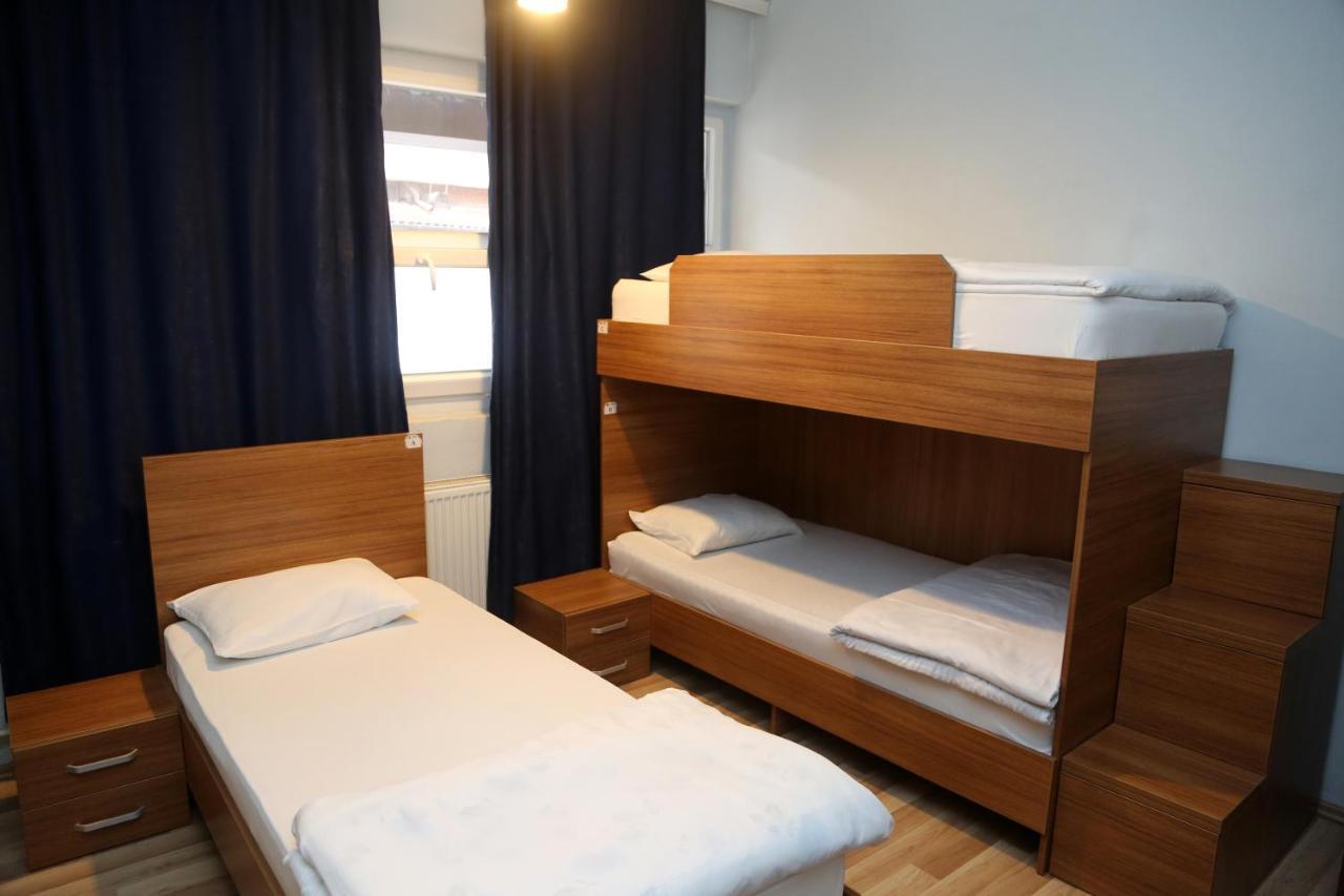 Moon Hostel Pristina Kültér fotó
