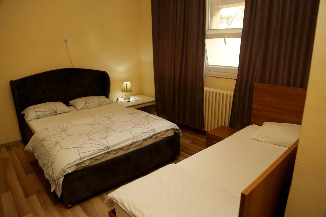 Moon Hostel Pristina Kültér fotó