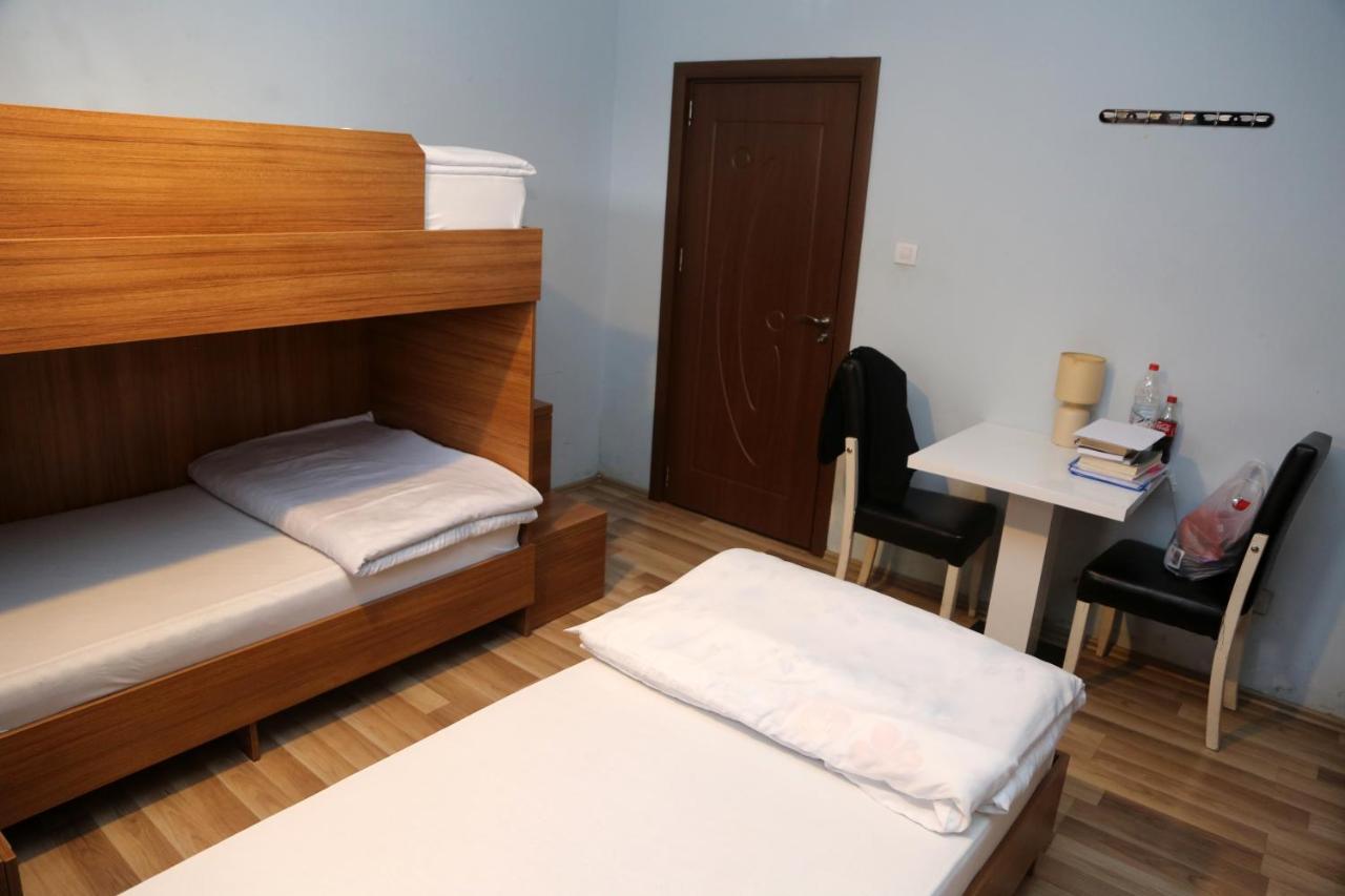 Moon Hostel Pristina Kültér fotó