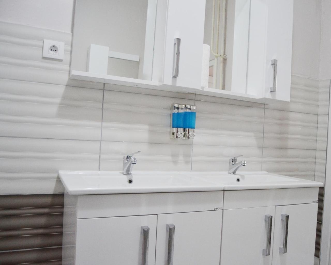 Moon Hostel Pristina Kültér fotó