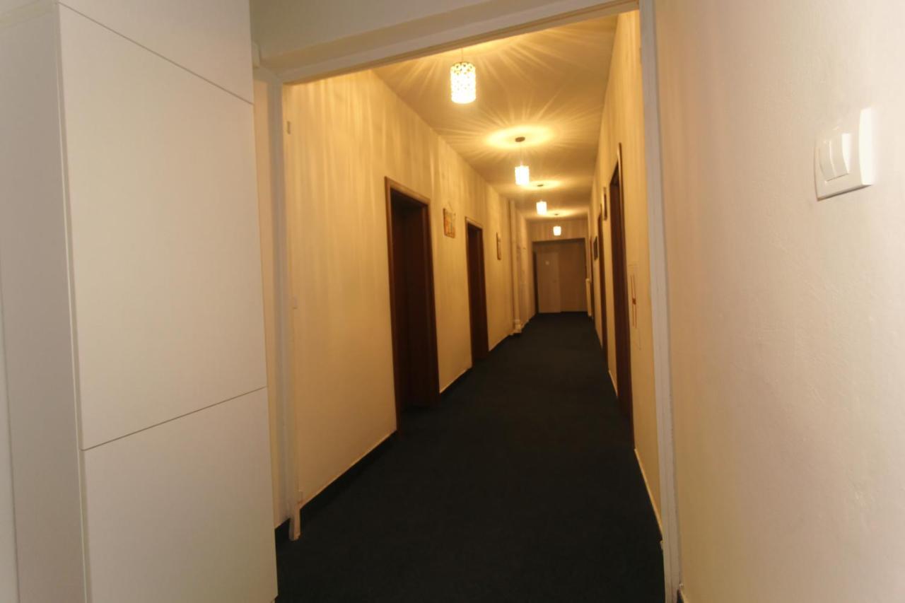 Moon Hostel Pristina Kültér fotó