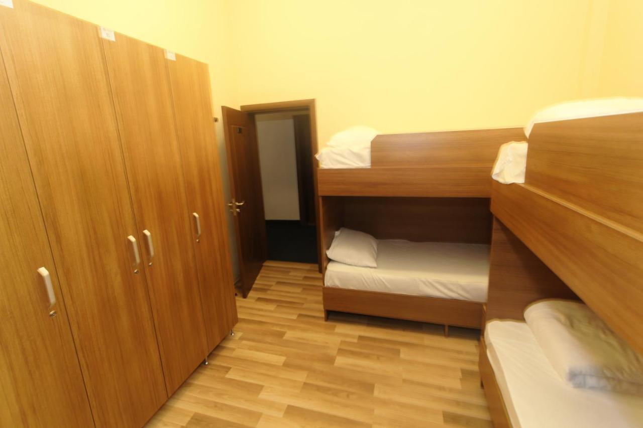 Moon Hostel Pristina Kültér fotó