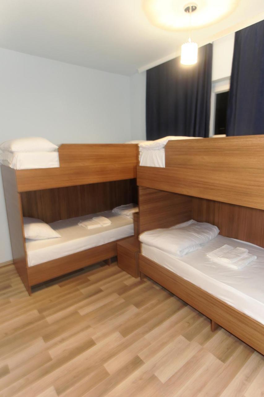 Moon Hostel Pristina Kültér fotó